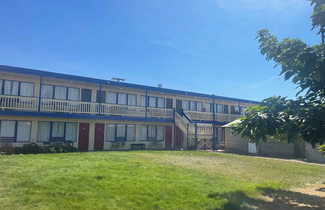 Motel Oasis-1