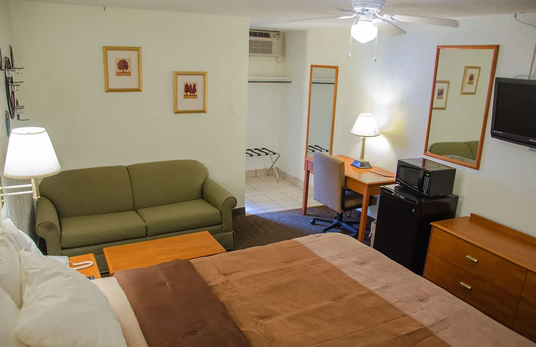Budget Inn & Suites Colby-1