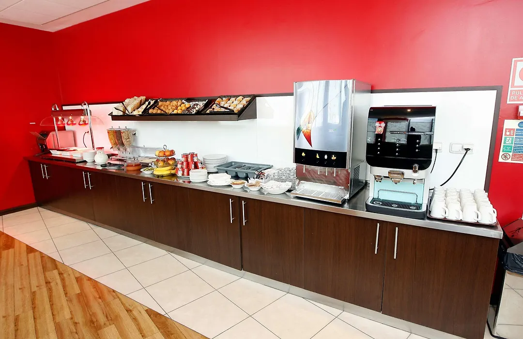 Travelodge Valencia Aeropuerto-1