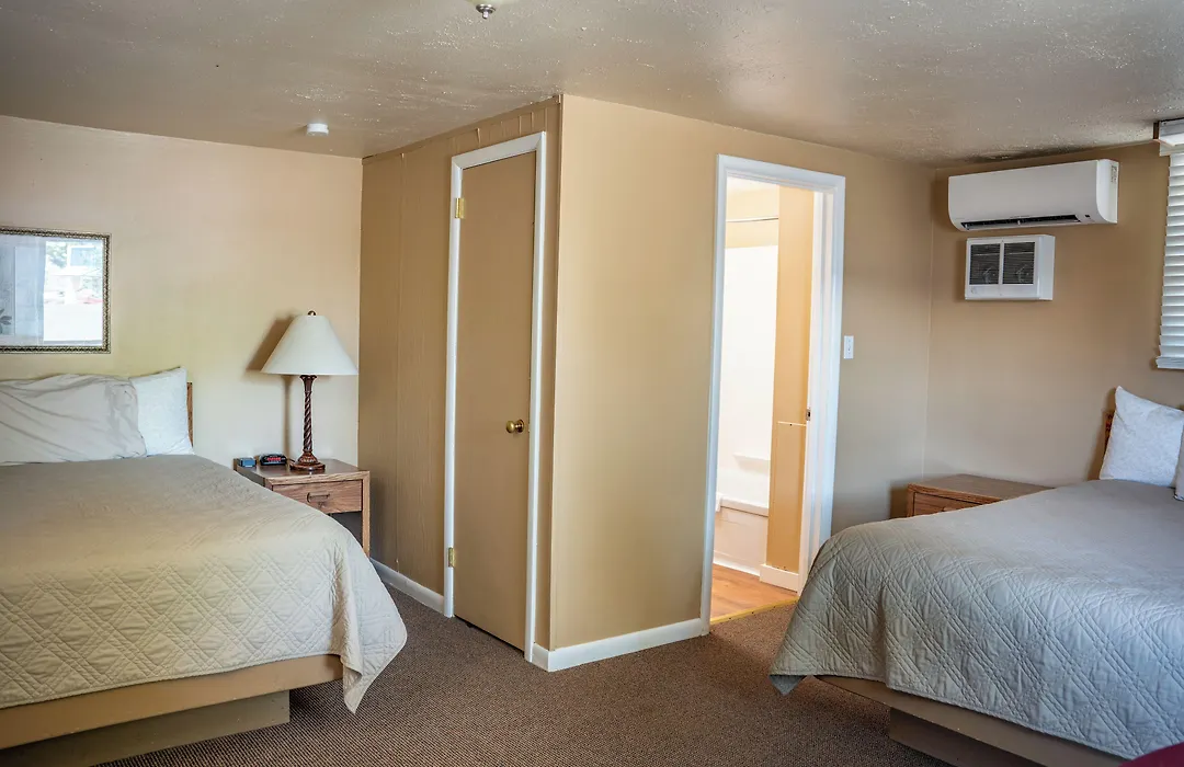 Oregon Trail Inn-1