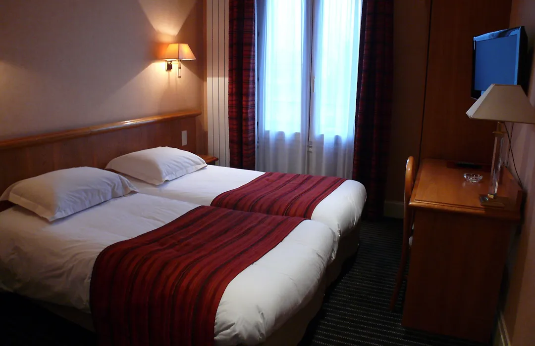 Brit Hotel Privilège Le Royal - Centre Gare-1