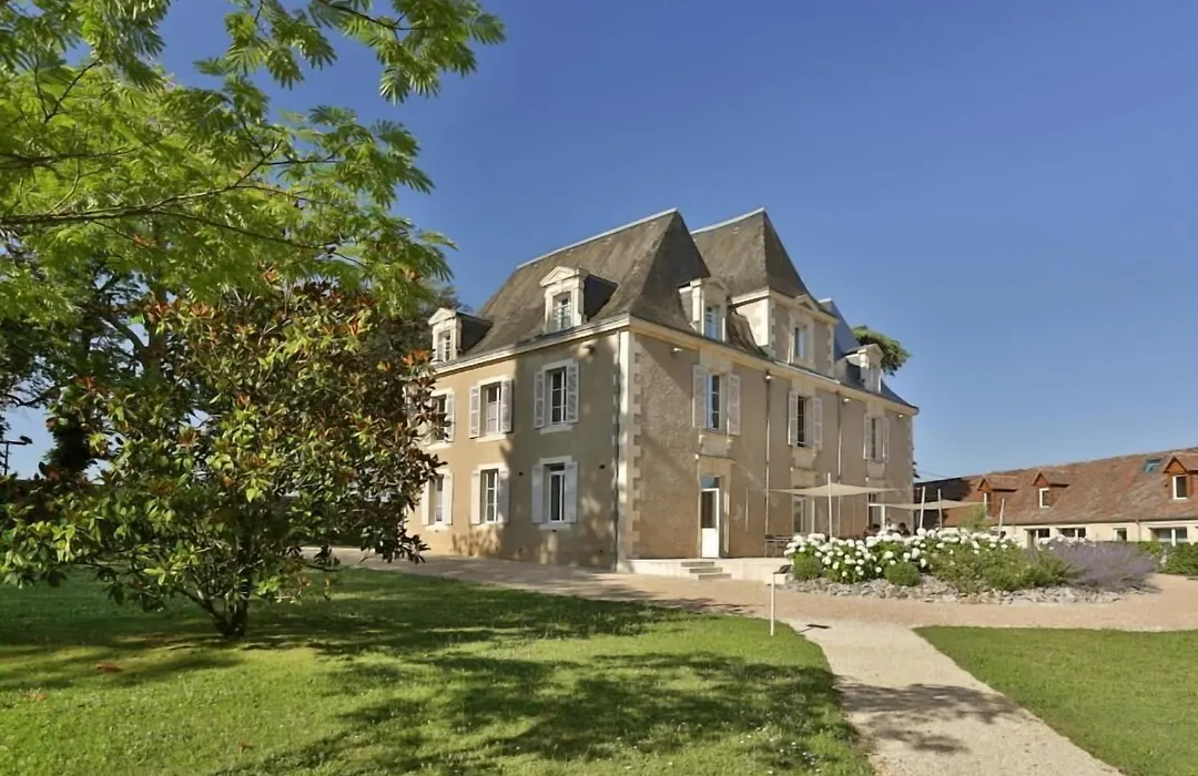 Hôtel&Restaurant - Le Manoir des Cèdres - piscine chauffée et climatisation-1