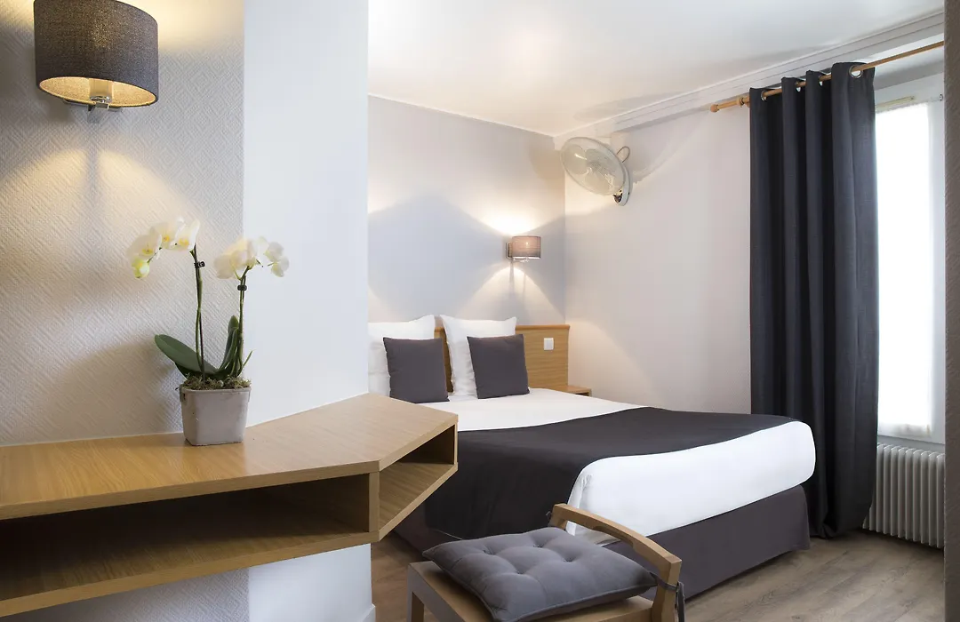A l'Hôtel Des Roys-1