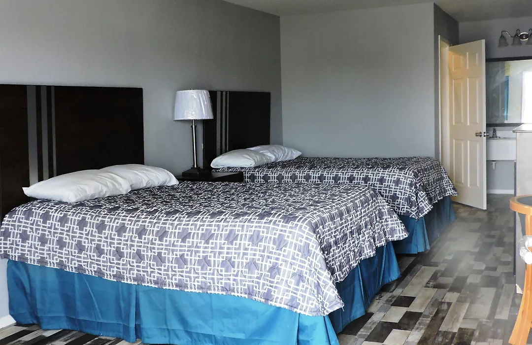 Riata Inn - Crystal City-1