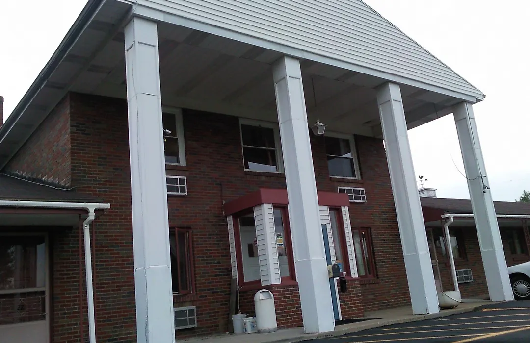 Colonial Inn Mercer-Grove City-1