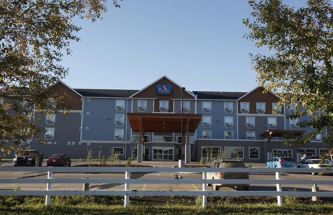 Pomeroy Inn & Suites At Olds College-1