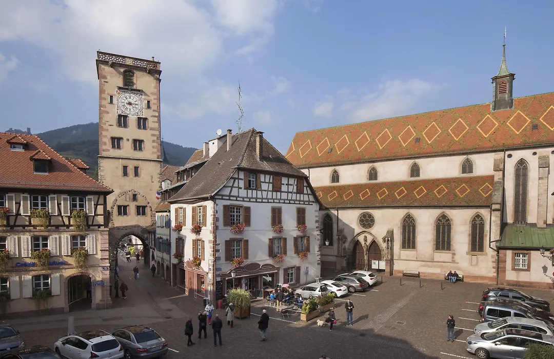 Logis Hotel De La Tour-1