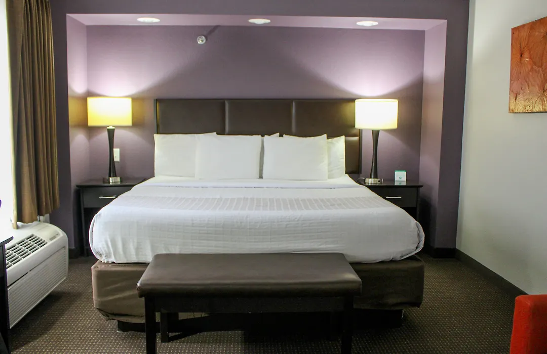 Parkwood Inn & Suites-1