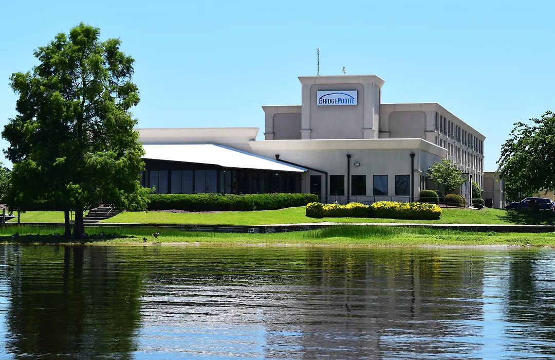 Bridgepointe Hotel & Marina-1