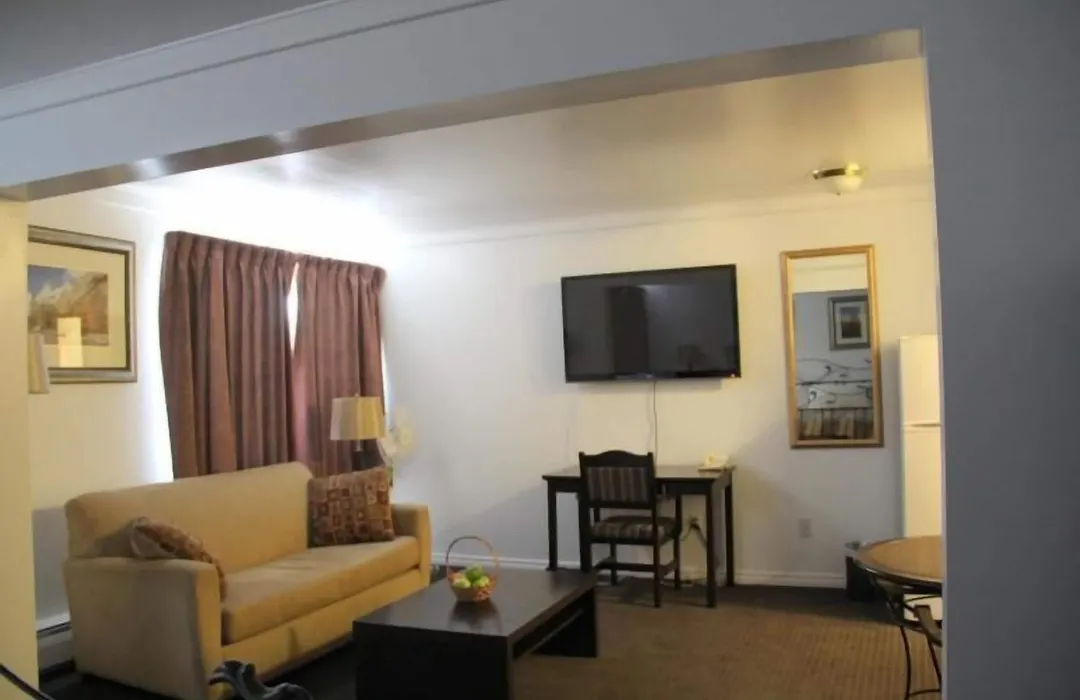 Acorn Motel-1