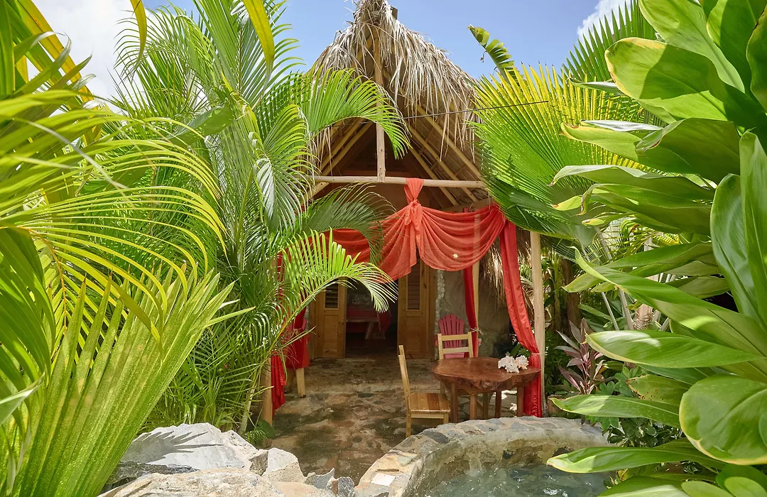 Chalet Tropical Hotel & Pool Bar Restaurant-1
