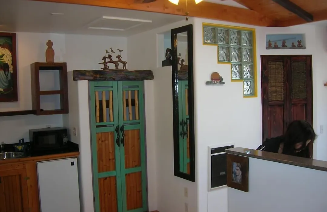 Les Artistes Inn-1