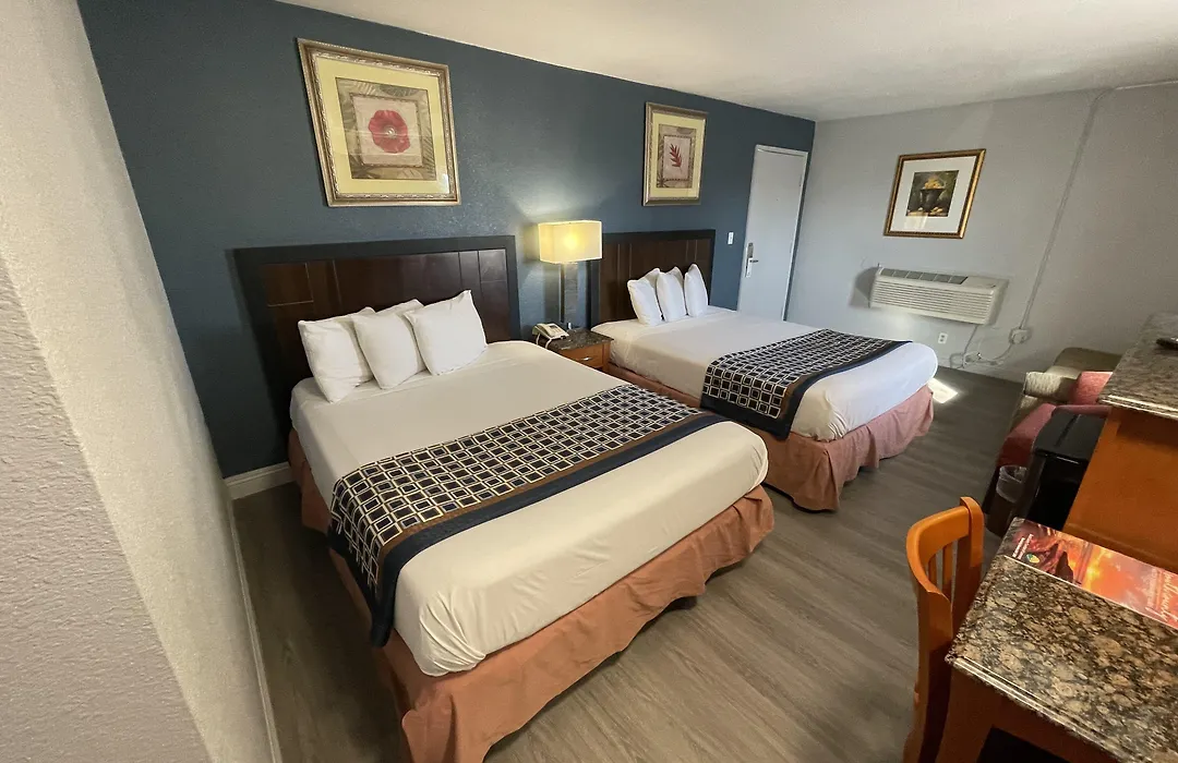 Pacific Inn-1