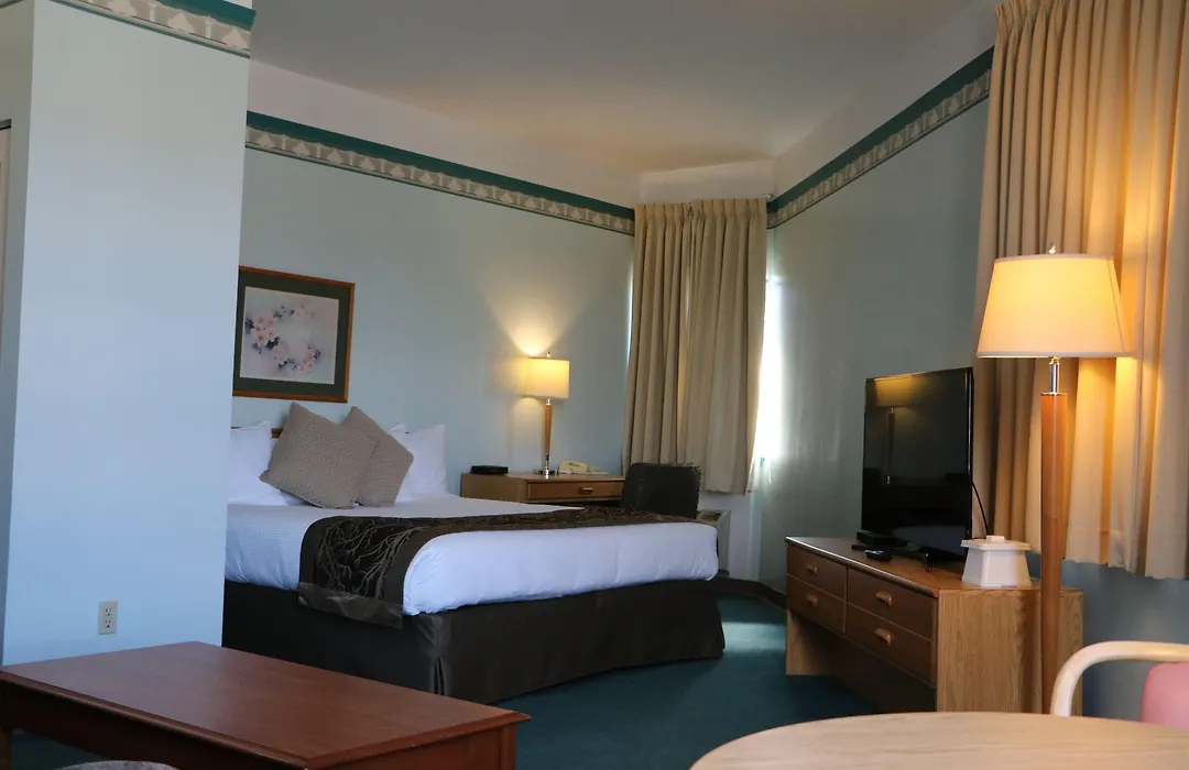 The Cedars Inn Hotel & Convention Centre-1