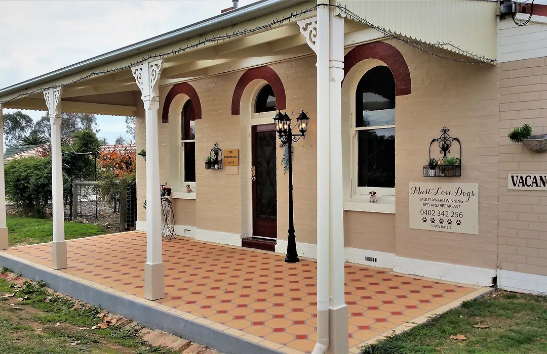 Must Love Dogs B&B & Self Contained Cottage-1
