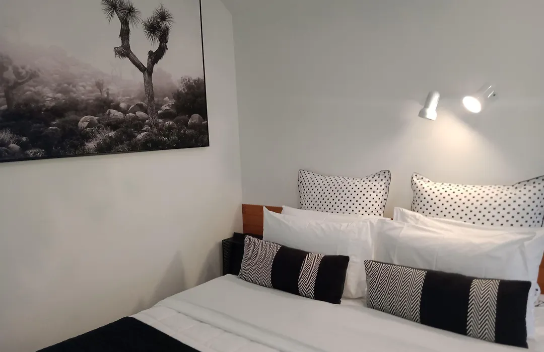 Four Peaks Motel-1