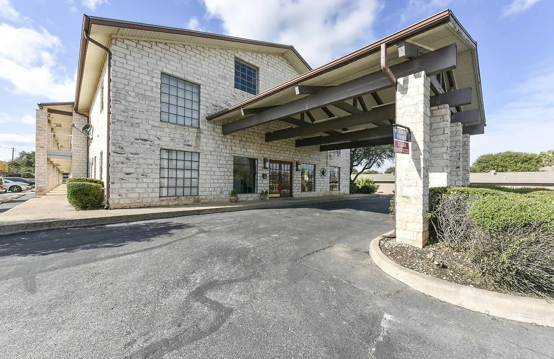 Windcrest Inn And Suites-1