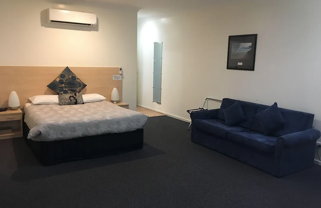 Lakeview Motor Inn-1
