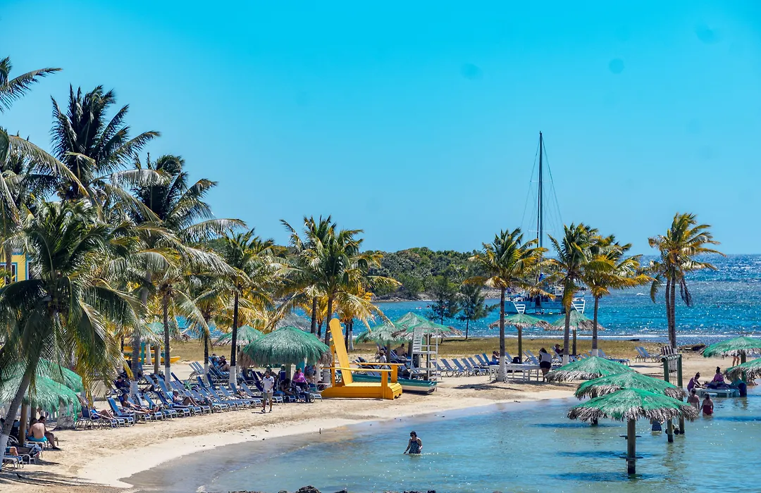Las Palmas Beach Hotel-1
