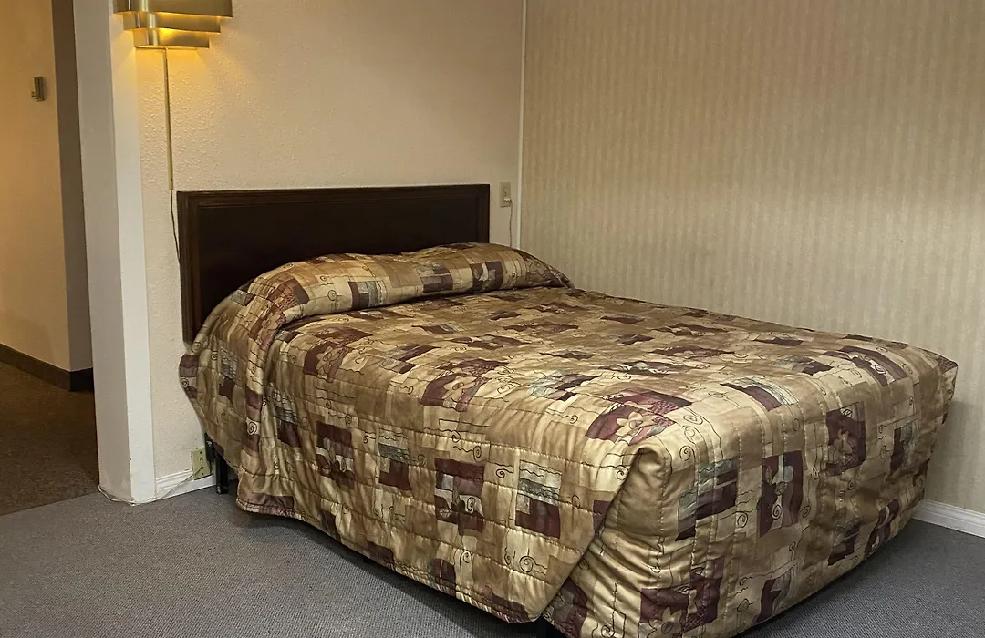 Chinook Motel-1