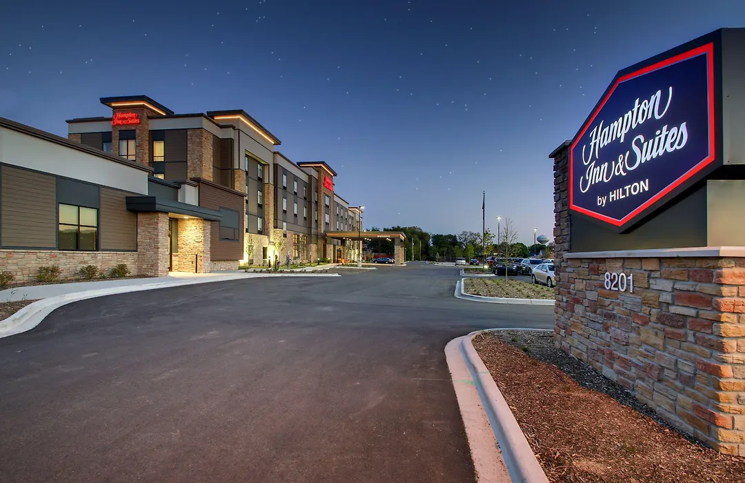 Hampton Inn & Suites Milwaukee West-1