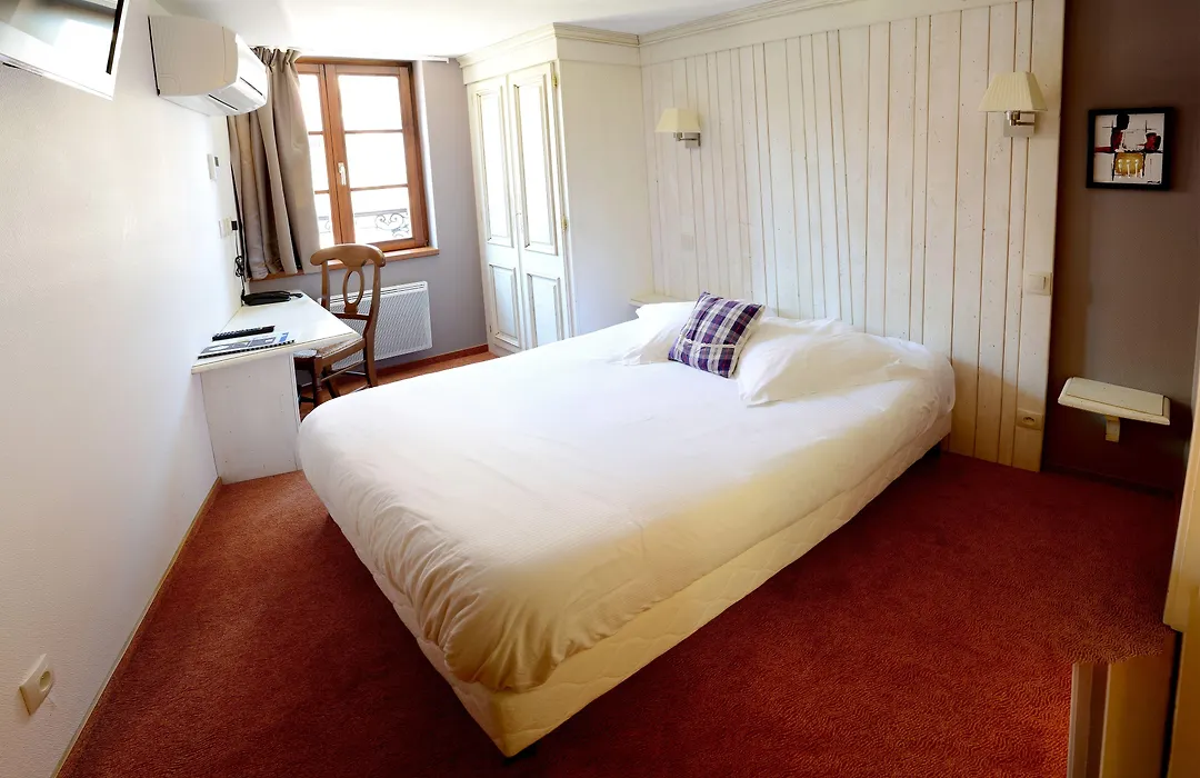 Logis Hotel De La Cloche-1