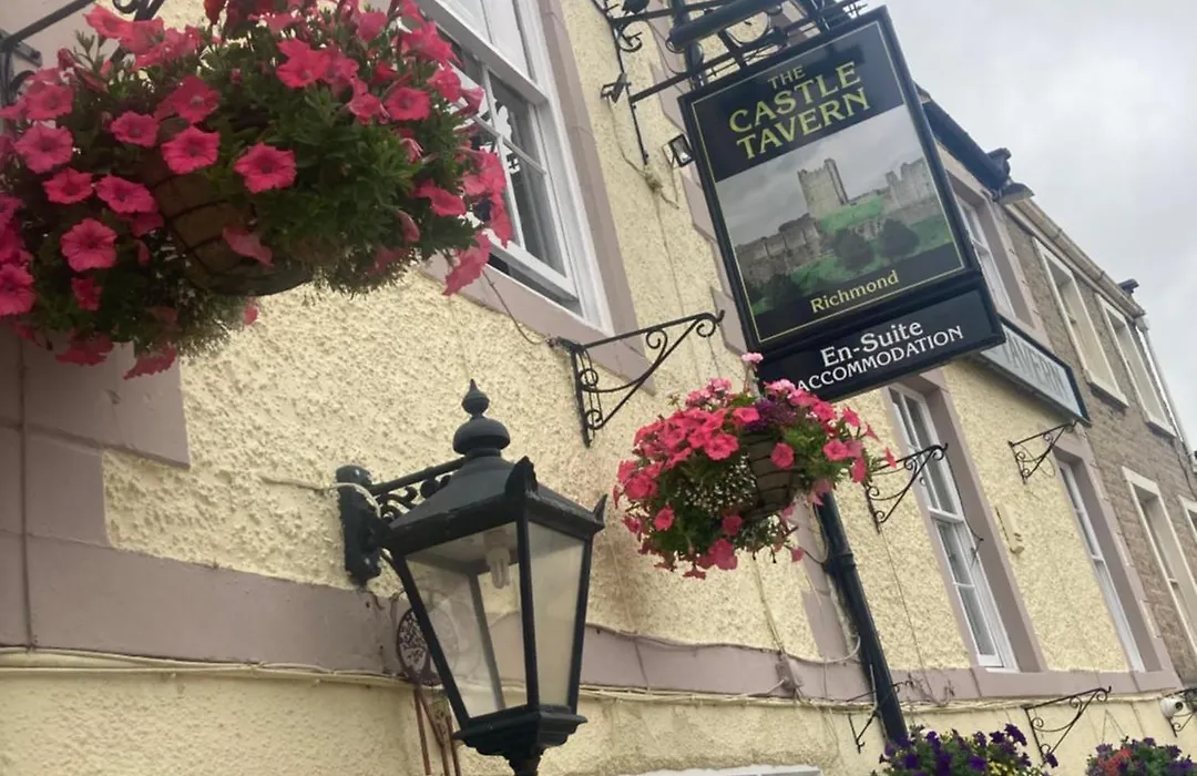 The Castle Tavern Pub & Guest Rooms-1