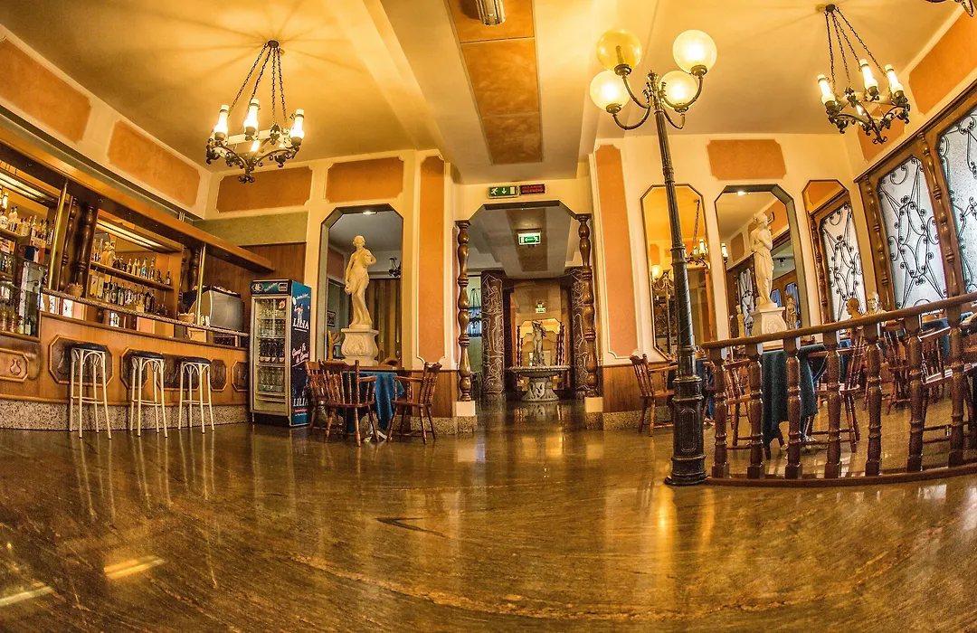 Tourist Hotel-1