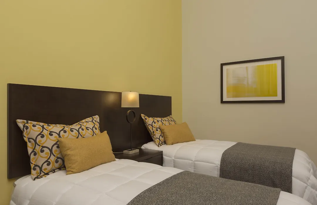 Decanter Hotel-1