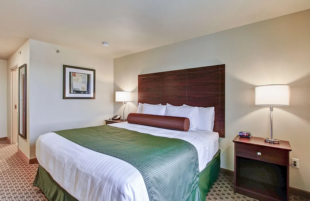 Cobblestone Hotel & Suites Pulaski/Green Bay-1