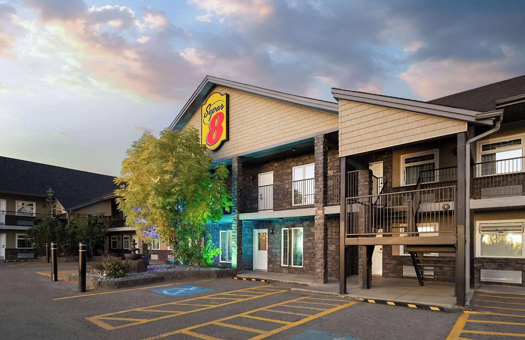 Super 8 By Wyndham Fort Mcmurray-1