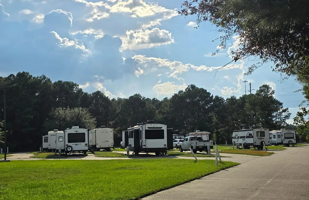 Winnie Inn Suites & Rv Park-1