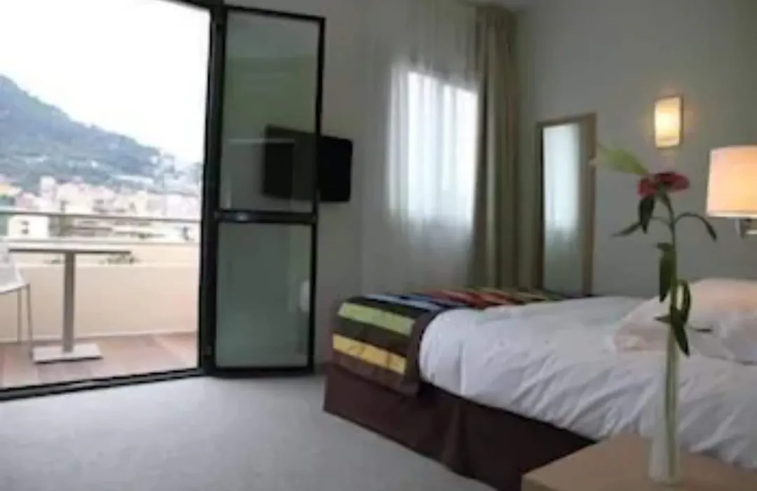 Esatitude Hotel-1