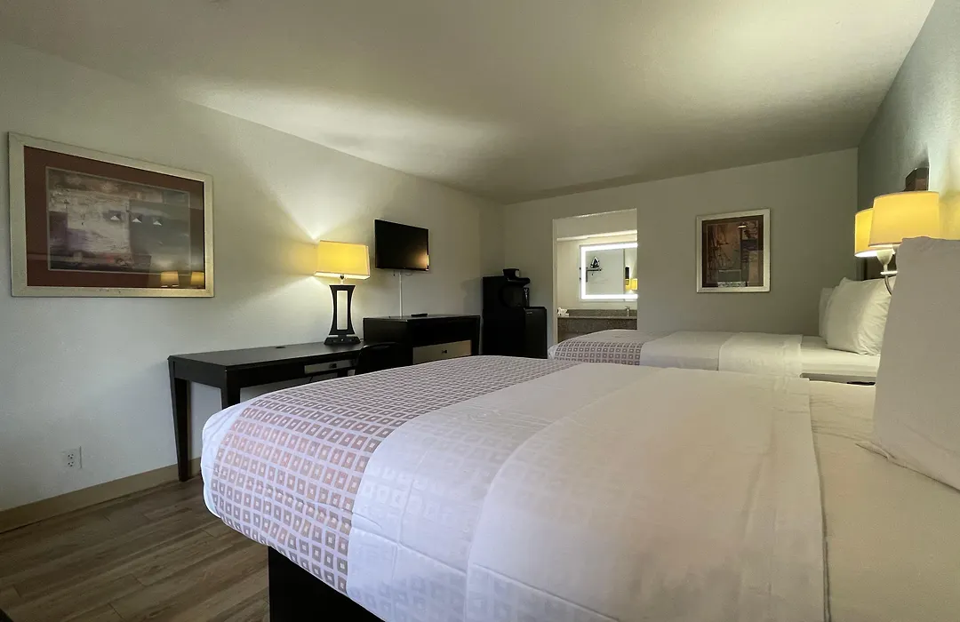 Tricove Inn & Suites-1