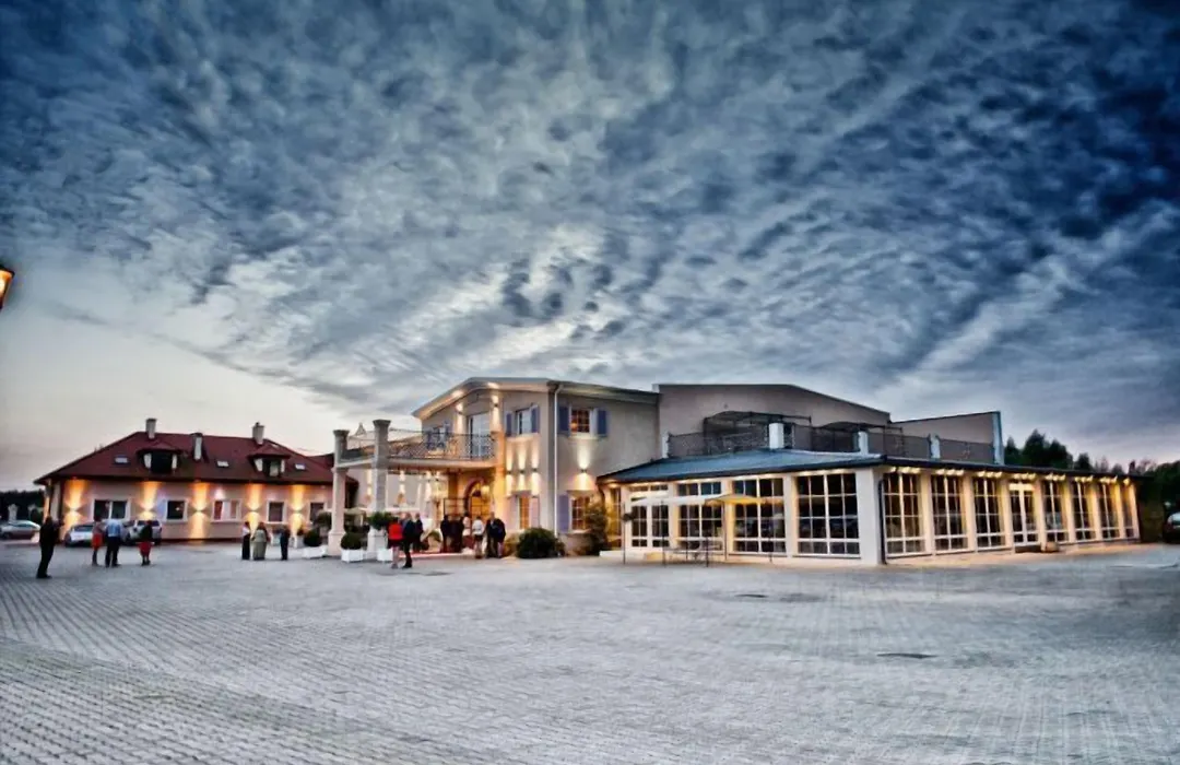 Riviera Resort Airport Modlin-1