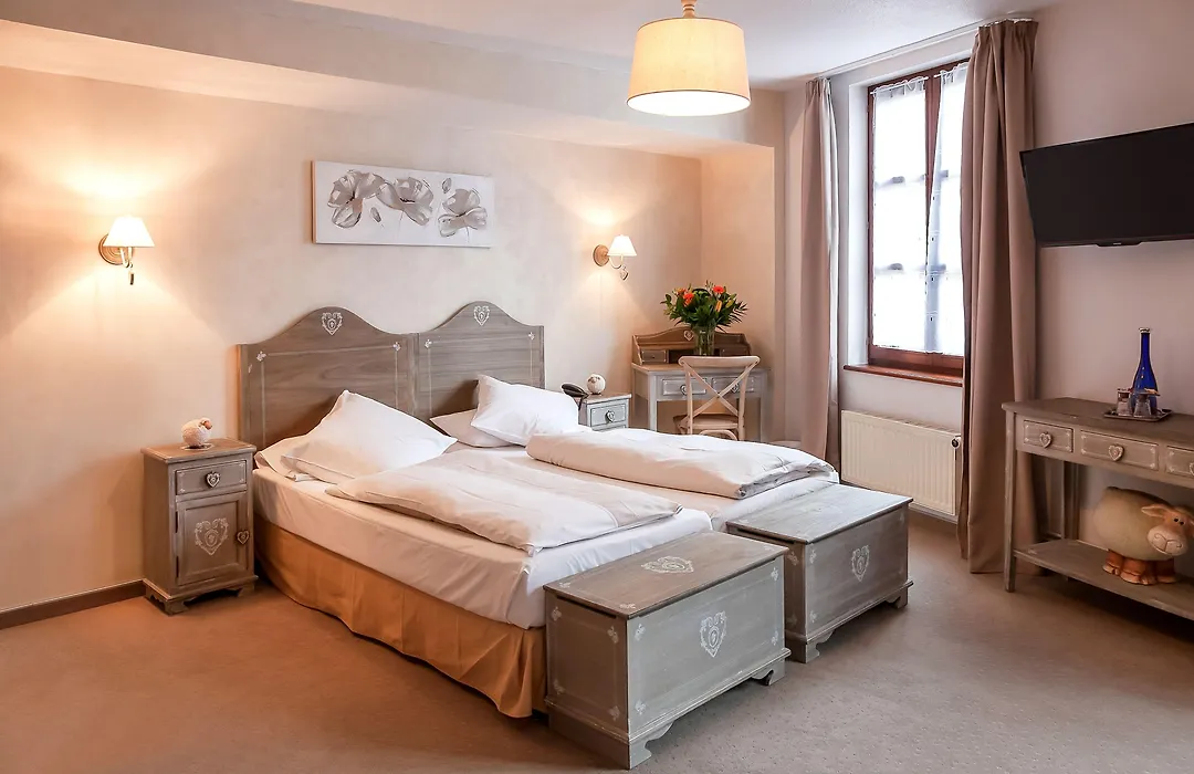 Logis Hotel-Restaurant Du Mouton-1