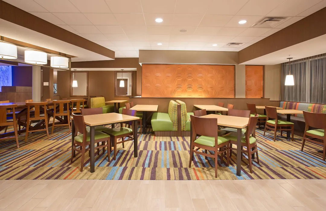 Fairfield Inn & Suites By Marriott Burlington-1