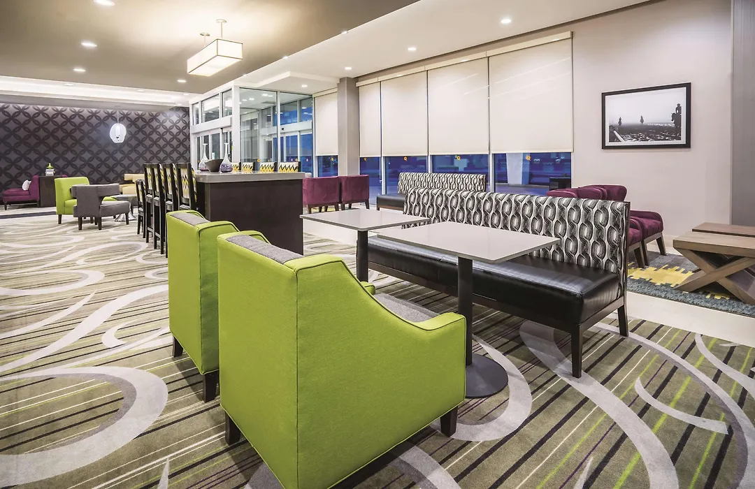 La Quinta Inn & Suites By Wyndham Clifton Park Saratoga Area 1749 Route 9-1