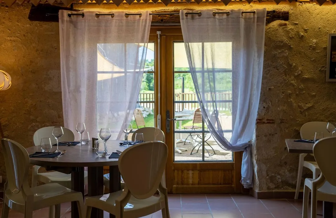 Logis L'Auberge de Larressingle-1