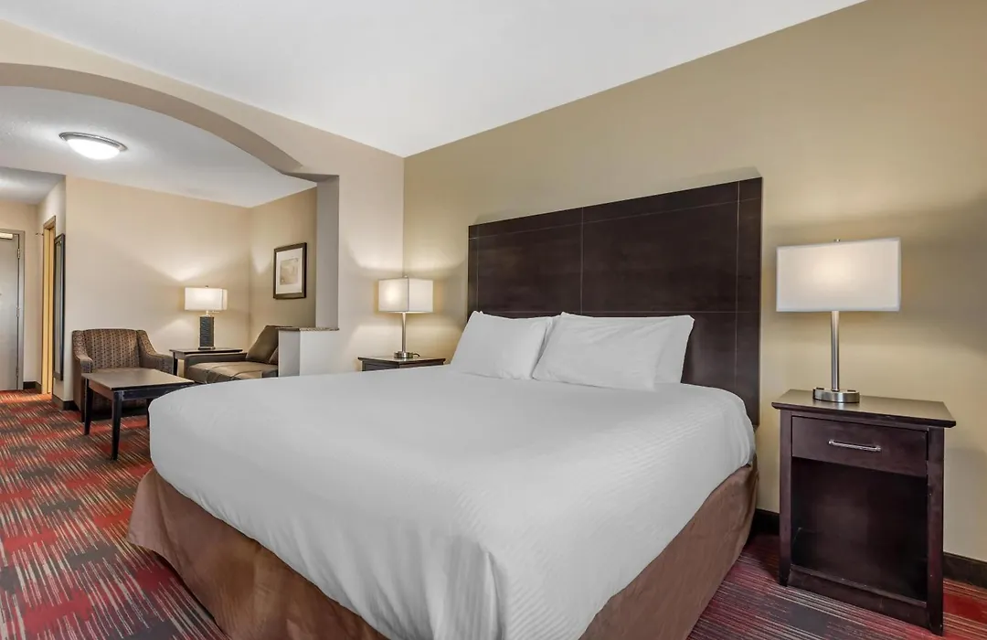 Best Western Plus Red Deer Inn & Suite-1