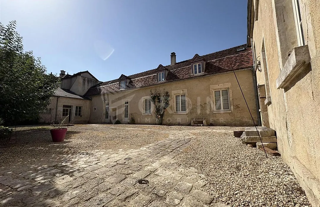 Logis Hostellerie des Clos-1
