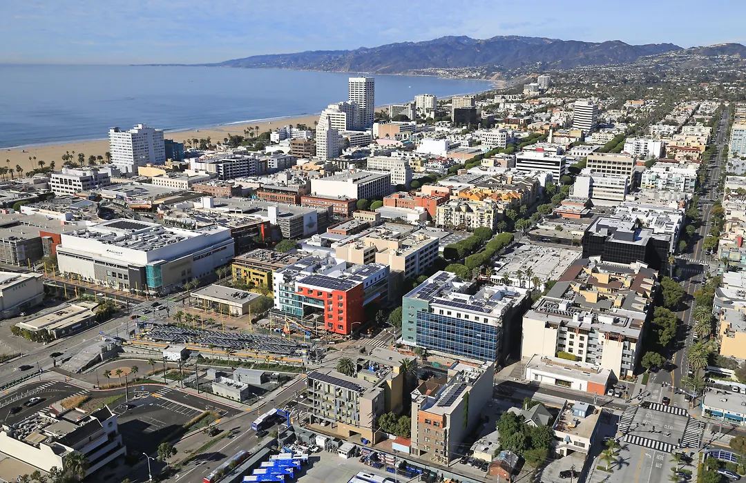Courtyard By Marriott Santa Monica-1