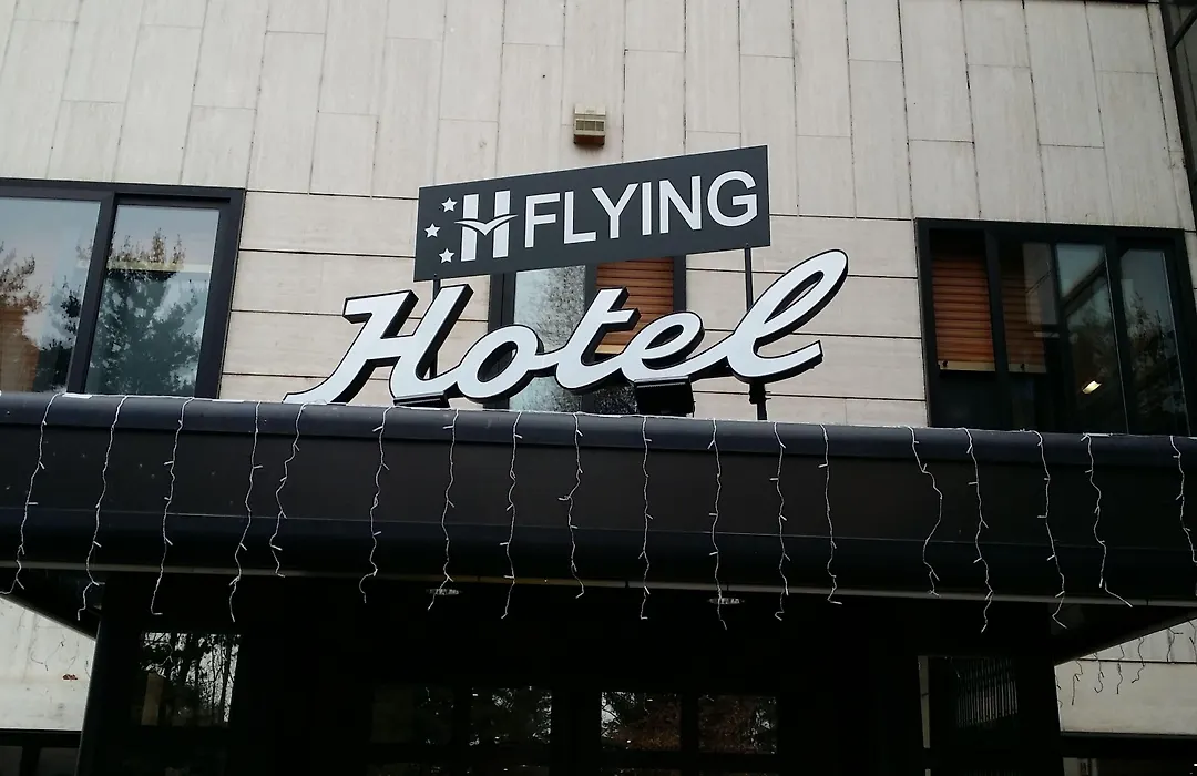 Flying Hotel-1