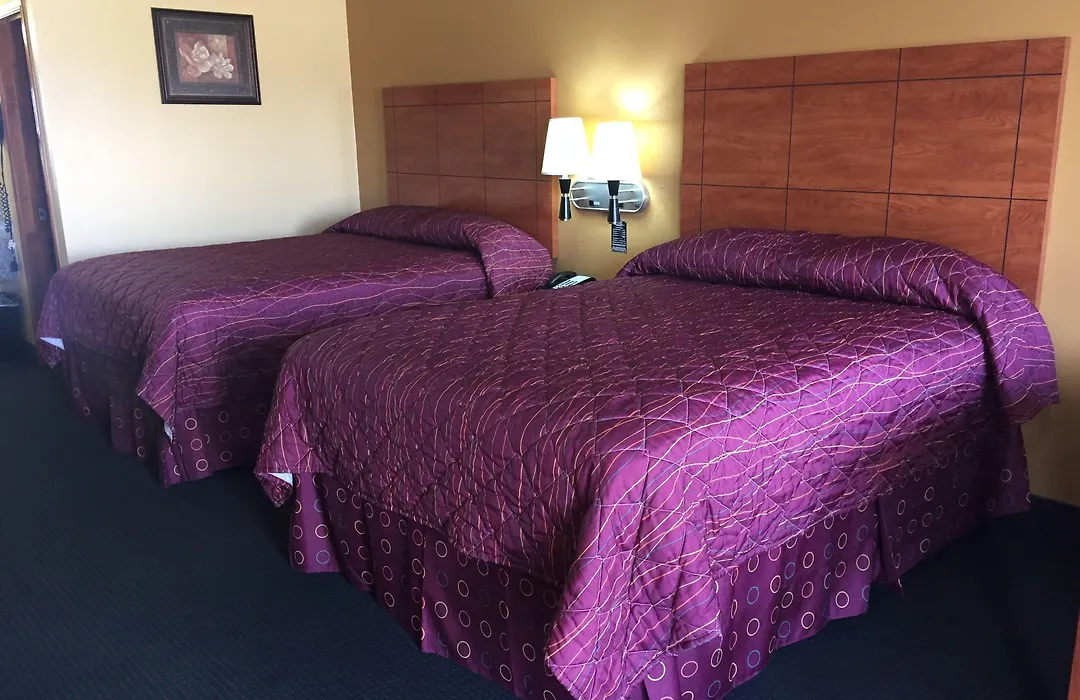 Royal Inn Pearsall-1