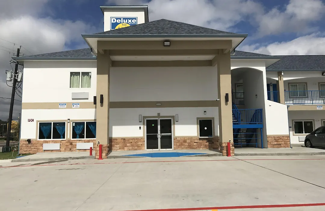 Deluxe Inn & Suites - Baytown-1