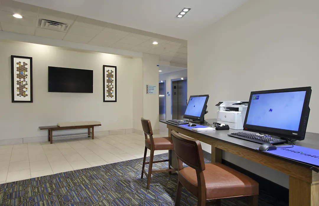 Holiday Inn Express & Suites Columbus North By Ihg-1