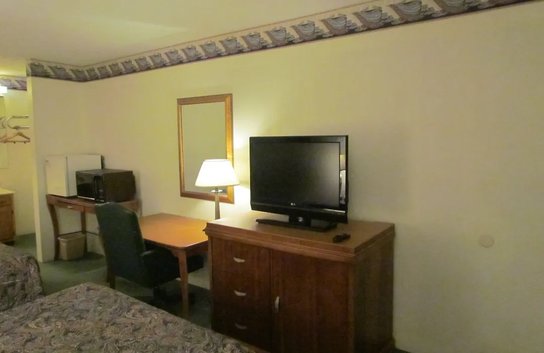 Travel Inn & Suites-1