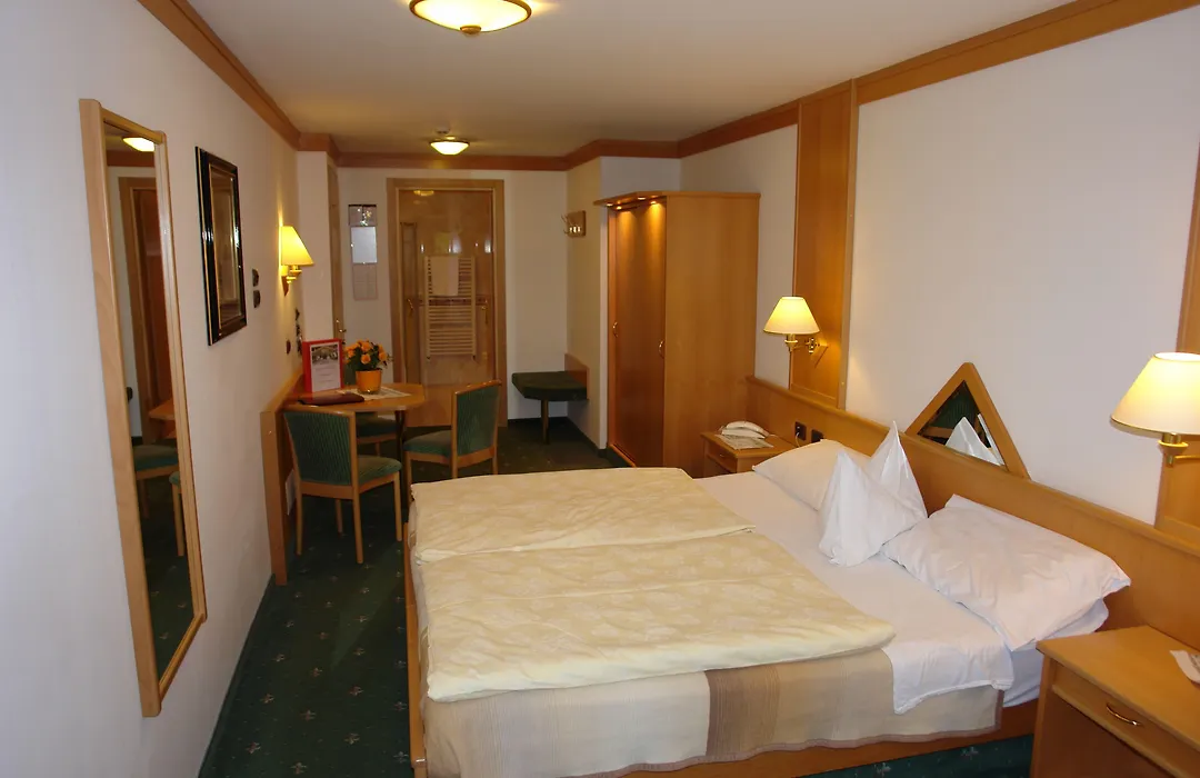 Hotel Cesa Tyrol-1