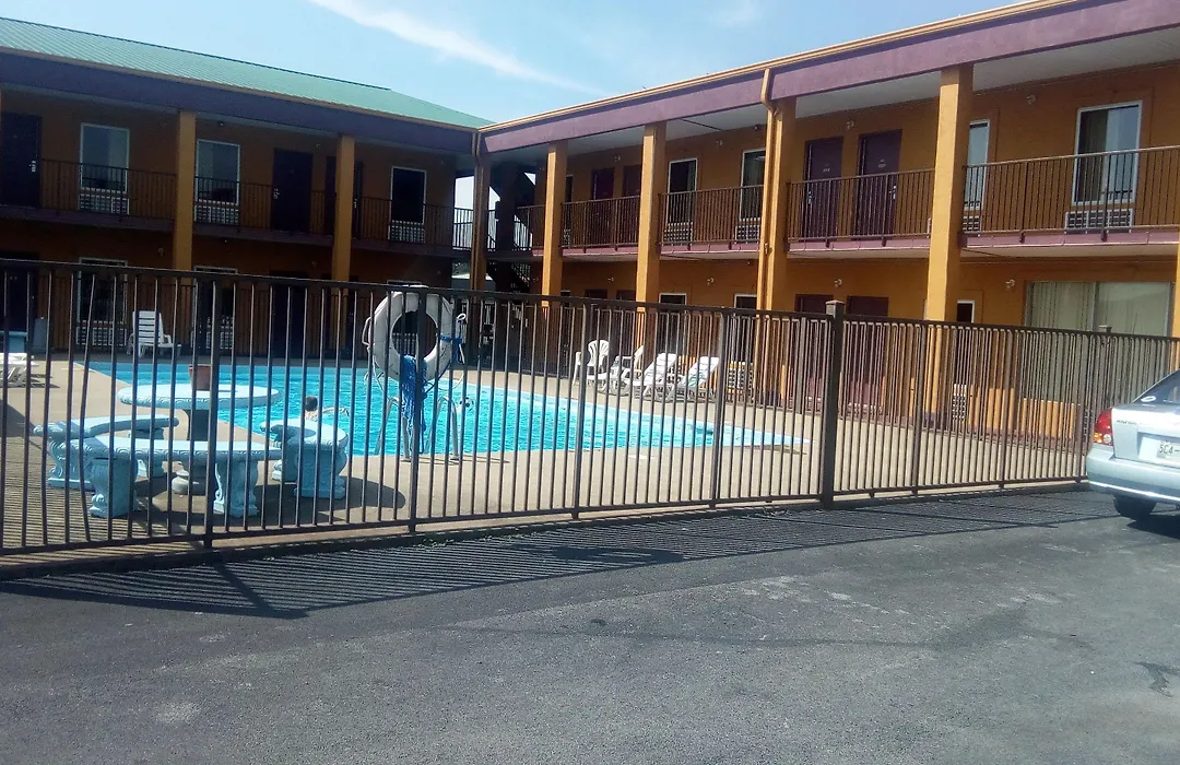 Travelers Inn Elizabethton-1