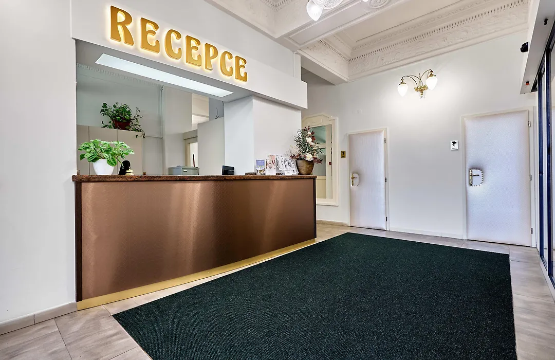 Hotel Maxim-1